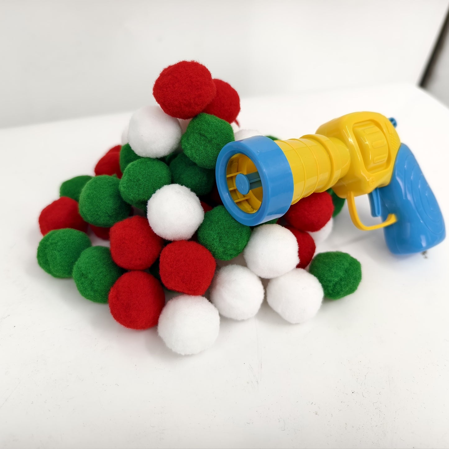 Cat Parents, Spoil Your Feline! - 30/50/100pcs Plush Pom Pom Balls + Interactive Cat Toy Gun